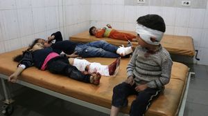 أطفال مصابون يتلقون العلاج في أحد المستشفيات الميدانية في الغوطة المحاصرة- أرشيفية