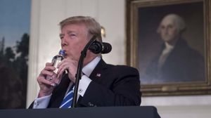 انتقد ترامب سابقا ماركو روبيو المرشح الرئاسي السابق لشربه الماء من فوهة القارورة مباشرة- جيتي