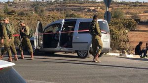 وسائل إعلام إسرائيلية قالت إن الشاب قام بعد عملية الدهس بمحاول طعن ضابط إسرائيلي- أرشيفية