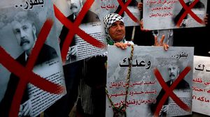 المحتجون قدموا للسفير البريطاني وثيقة تحتوي على 4 مطالب مضمونها ضرورة الاعتذار للشعب الفلسطيني- جيتي