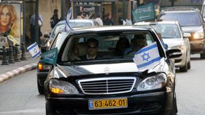 إسرائيليون في تل أبيب خلال مسيرة داعمة للتطبيع مع السعودية- جيتي