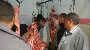 حملة مداهمات لشرطة التموين بمصر على محال بيع اللحوم- تويتر
