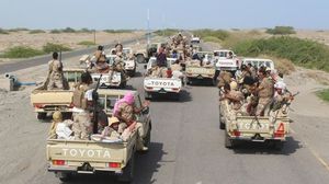 القوة المدعومة إماراتيا اعتقلت ضباطا تابعين للحكومة اليمنية وسيطرت على مقارهم - تويتر
