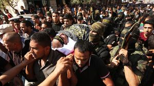 جماهير فلسطينية شيعت قبل أيام قائدا ميدانيا لسرايا القدس اشتسهد في تفجير النفق - جيتي