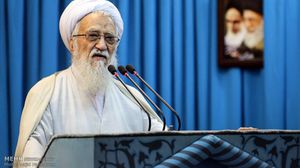خطيب طهران دعا المسؤولين الإيرانيين إلى اليقظة في تعاملهم مع الغرب وأمريكا- مهر