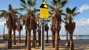لافتات تحذيرية من التسونامي منتشرة على شواطئ تل أبيب - "المصدر"