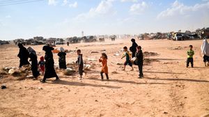 قوات كردية مدعومة من التحالف الدولي تواصل معاركها مع تنظيم الدولة في دير الزور- جيتي