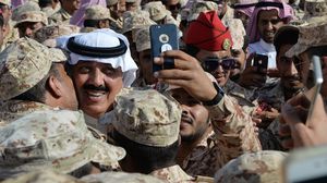 يحظى متعب بن عبد الله بشعبية كبيرة بين منسوبي الحرس الوطني كما عبّر عن ذلك مغردون- أرشيفية