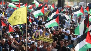تدهورت الأوضاع في غزة بشكل كبير بعد الإجراءات العقابية التي اتخذتها السلطة الفلسطينية- عربي21
