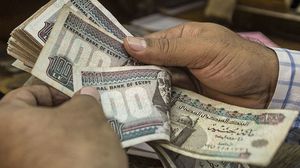 منذ مطلع 2022 تراجع الجنيه المصري أمام الدولار بنسبة 16 بالمئة نزولا من 15.7 أمام الدولار- جنيه