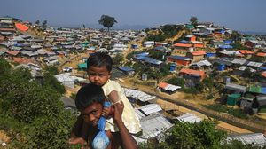 طفلان في مخيم للمضطهدين الروهينغيا ببنغلادش- جيتي