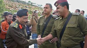 ضباط إسرائيليون وفلسطينيون في إحدى مناطق الضفة الغربية- تويتر