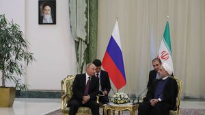 أشار الموقع إلى أن موسكو وطهران مضطرين للتوافق فيما بينهما كي يواصلا تعاونهما في سوريا- جيتي