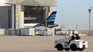 تدخل وزير الاقتصاد والصناعة في حكومة الوفاق لوقف قرار رفع أسعار تذاكر الطيران- جيتي