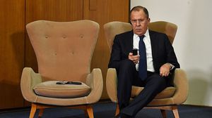 علق وزير الخارجية الروسي سيرغي لافروف الثلاثاء على العقبة التي تواجه المفاوضات السورية- جيتي
