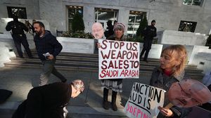 نشطاء أمام السفارة السعودية في واشنطن احتجاجا على قتل خاشقجي- جيتي