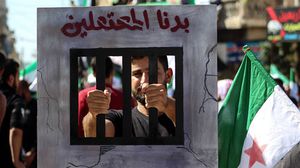 قال المحامي السوري، أنور البني، إن الهدف من الحملة هو استرجاع ملف المعتقلين إلى الواجهة من جديد- جيتي 
