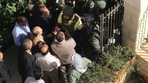 الاحتلال اقتحم مبنى المحافظة واعتدى على الموظفين وتسبب بإصابة خمسة منهم- تويتر