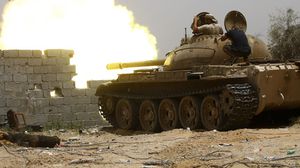 قوات حفتر تواصل قصف الأحياء السكنية في طرابلس- جيتي