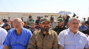 أبو العطا مع القيادي خالد البطش خلال مهرجان للجهاد الإسلامي بغزة- بال توداي