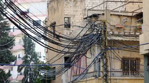 تتراوح مدة انقطاع الكهرباء بين ثلاث ساعات في بيروت و12 ساعة في طرابلس شمال البلاد- جيتي