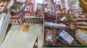 تتفاوت أسعار الكيلو غرام الواحد من حلوى المولد باختلاف أنواع المكسرات والعلامة التجارية- عربي21