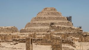 يقع هرم زوسر على بعد 20 كيلومترا جنوب القاهرة في ممفيس أول عاصمة مصرية- جيتي