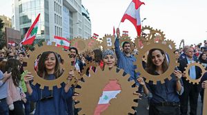 يتظاهر اللبنانيون للشهر الثاني على التوالي- جيتي