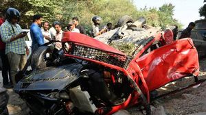 سقطت السيارة فوق مارة ما أدى إلى وفاة سيدة- بحسب وسائل إعلام هندية