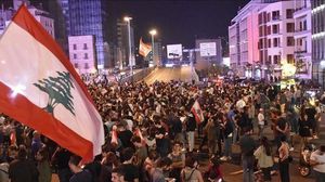 الاحتجاجات الشعبية في لبنان تكسر الحاجز وتتجاوز السلطة ومنظمات المجتمع المدني معا  (الأناضول)