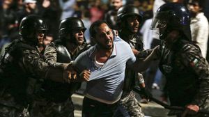 انتقد التقرير استخدام القوة المفرطة ضد المتظاهرين والمعتصمين السلميين- جيتي 