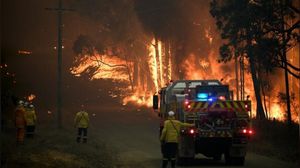 خدمة الإطفاء الأسترالية اتهمت أحد متطوعيها بـ "الخيانة الكبرى"- رويترز
