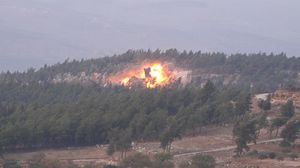 لحظة استهداف إحدى المناطق في غرب إدلب- نشطاء سوريون