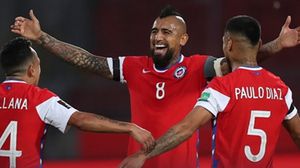 حقق منتخب تشيلي باكورة انتصاراته في النسخة الحالية لتصفيات كأس العالم "قطر 2022"- THE SUN / تويتر