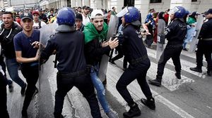 المرصد الأورومتوسطي: الأجهزة الأمنية الجزائرية اعتقلت في أحدث حملة شنتها 42 ناشطًا (الأورومتوسطي)