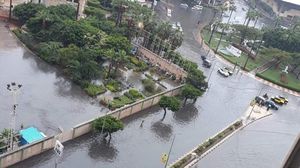 وبدأت الأزمة مع فيضان مياه الأمطار في الإسكندرية لليوم الرابع على التوالي- تويتر
