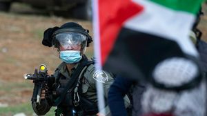 عادة ما يشهد الجمعة مسيرات مناهضة للاستيطان في قرى وبلدات فلسطينية بالضفة الغربية- جيتي