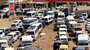 في 27 تشرين أول أعلن وزير الطاقة والتعدين السوداني أنه تقررت زيادة أسعار الوقود المحلية لمثليها بأثر فوري- جيتي