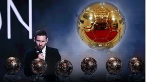 تشير معظم التكهنات إلى فوز النجم الأرجنتيني ليونيل ميسي مهاجم فريق باريس سان جيرمان الفرنسي بجائزة الكرة الذهبية- عربي21