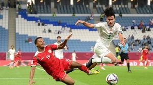 وتعرض لاعب منتخب العراق ياسر قاسم للطرد بعد نيله الإنذار الثاني في الدقيقة 68- كأس العرب / تويتر