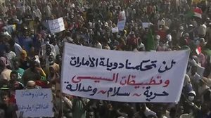 لافتة رفعها المتظاهرون عقب الانقلاب العسكري في السودان- تويتر