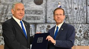 كلف رئيس الاحتلال الإسرائيلي رسميا نتنياهو زعيم "الليكود" اليميني بتشكيل الحكومة في غضون 28 يوما 