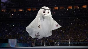 قدم النجم العالمي مورغان فريمان حفل افتتاح كأس العالم مع مواطن قطري من ذوي الهمم- الكأس / تويتر