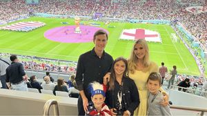 تظهر بعض الصور أن أسرة ابنة ترامب وزوجها يحضران المباريات عبر منصة كبار الشخصيات- حسابها عبر تويتر
