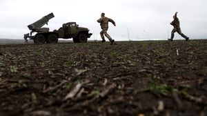 بايدن وماكرون يتعهدان بمساءلة روسيا عن "جرائم حرب" أوكرانيا- جيتي