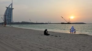 الزواج ليس شرطا لتسجيل المواليد في أبو ظبي- جيتي