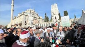 علماء المسلمين يتظاهر في إسطنبول نصرة لغزة ويدعو إلى تحرك دولي لوقف العدوان.. فيسبوك