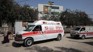 أصيب كوادر المستشفى نتيجة قصف للاحتلال الإسرائيلي- الأناضول