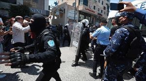 شرطة السلطة تعتقل متظاهرين مناصرين لغزة - الأناضول 