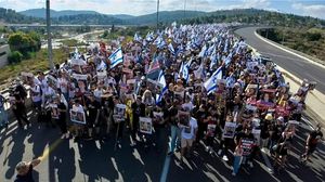 المسيرة الراجلة انطلقت الثلاثاء من تل أبيب وصولا إلى محيط مكتب نتنياهو في القدس المحتلة- إكس